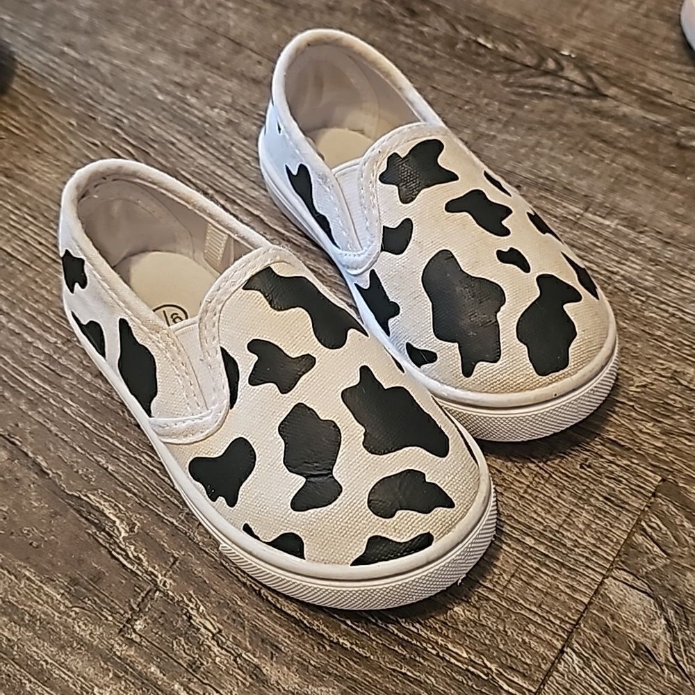 Toddler cow print slide on shoes